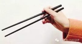 這樣拿筷子，能鍛煉全身關節(jié)和肌肉！（99%的人沒拿對?。?  width=